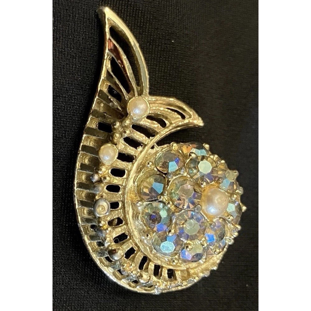 VTG 1950s Brooch Rainbow Aurora Borealis Crystal Rhinestone Gold Tone Shell Pin